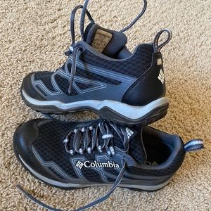 Columbia Hiking Shoes size 6 never worn